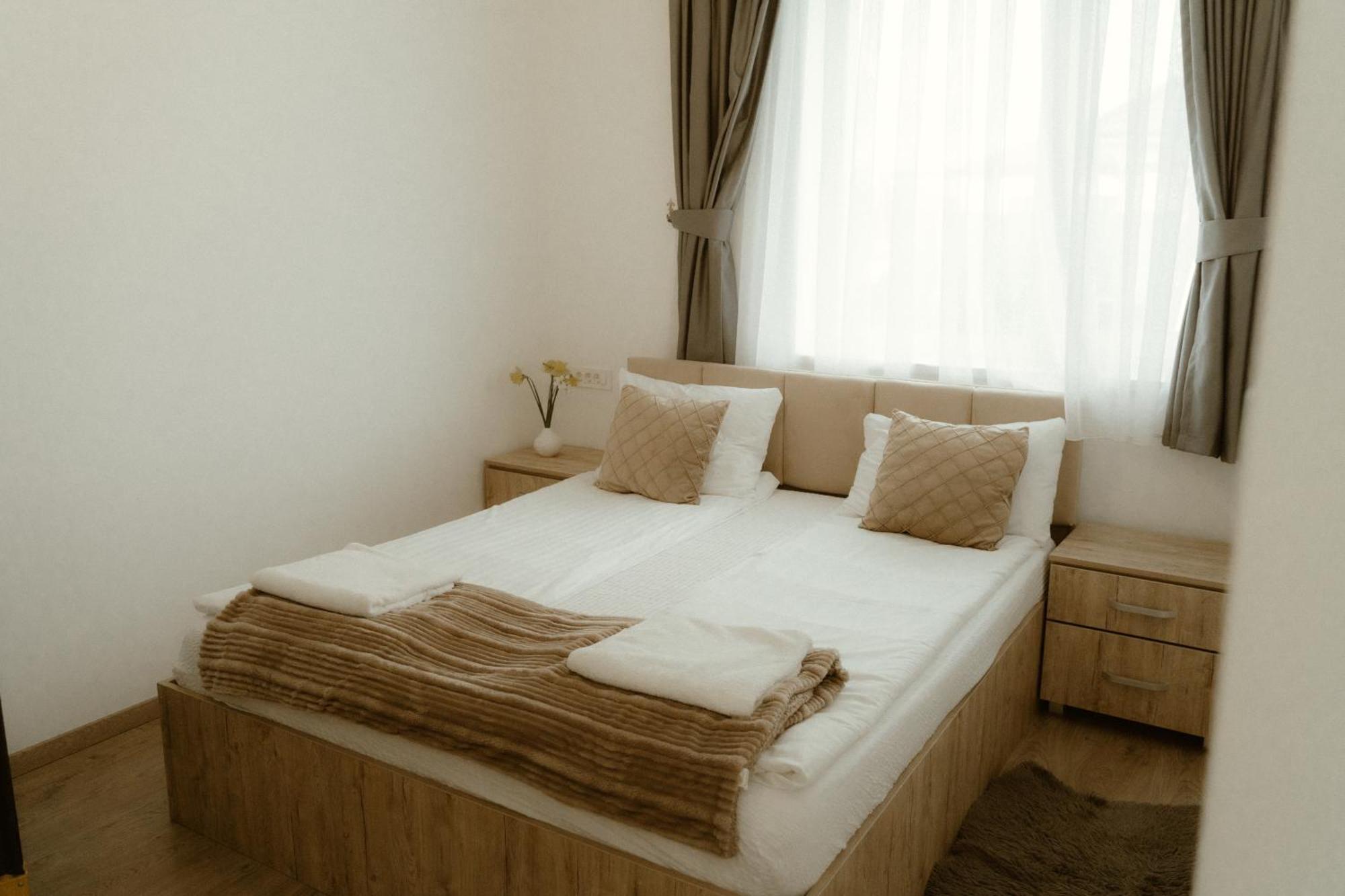 Casa Abiiani Ξενοδοχείο Oradea Εξωτερικό φωτογραφία