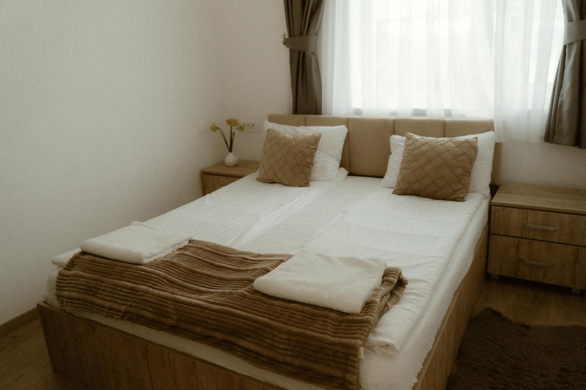 Casa Abiiani Ξενοδοχείο Oradea Εξωτερικό φωτογραφία
